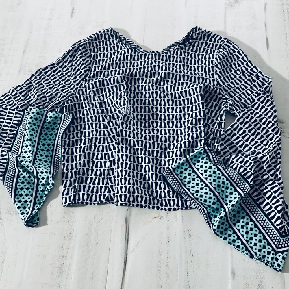 Kaari Blue Color-Blocking Bell Sleeves Keyhole Tie